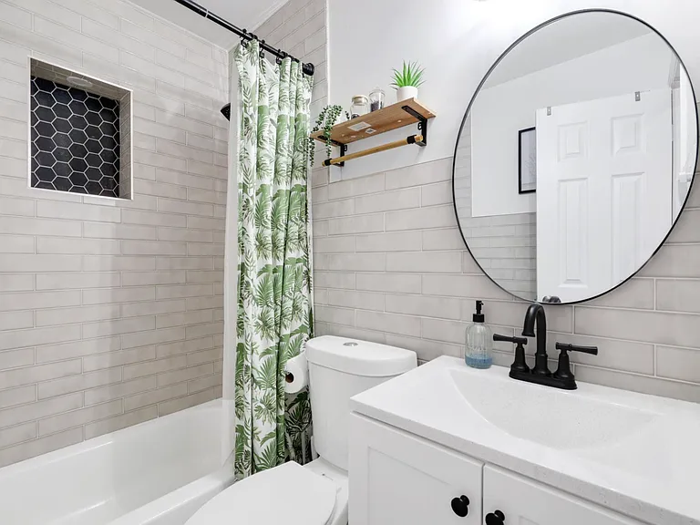 342 SW 14th St — Photo 3