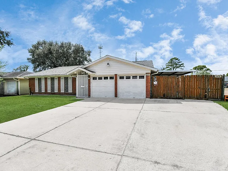 530 Westshire Dr — Photo 35