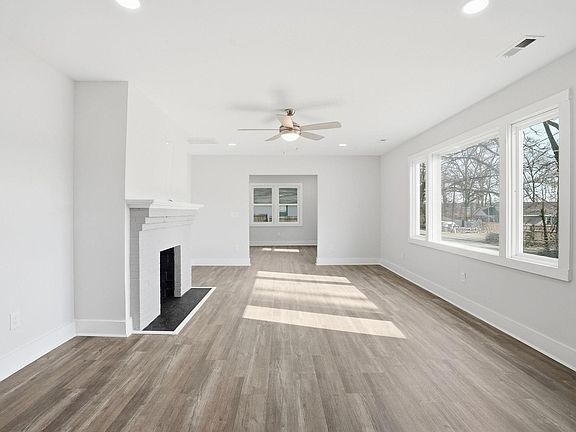 5th image of 112 E Parker Rd