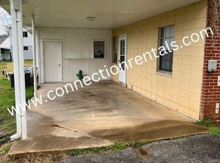 44 Calhoun St, Ringgold, GA 30736