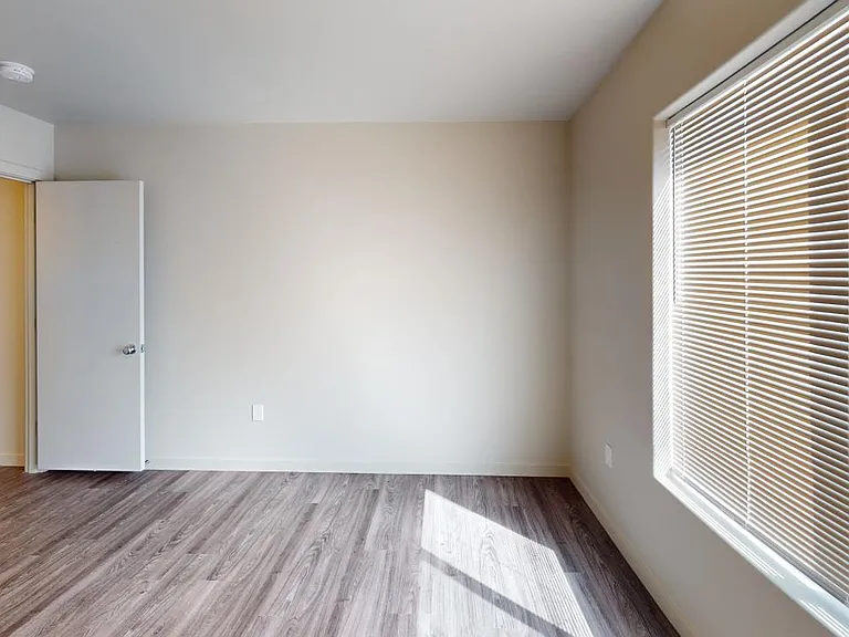 217 Stockton Ave — Photo 9