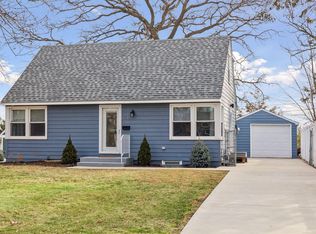 7511 Edgebrook Dr, Saint Louis Park, MN 55426