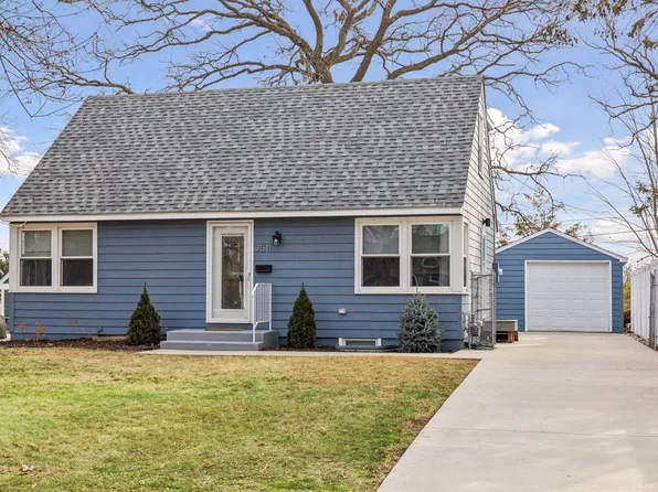 7511 Edgebrook Dr, Saint Louis Park, MN 55426