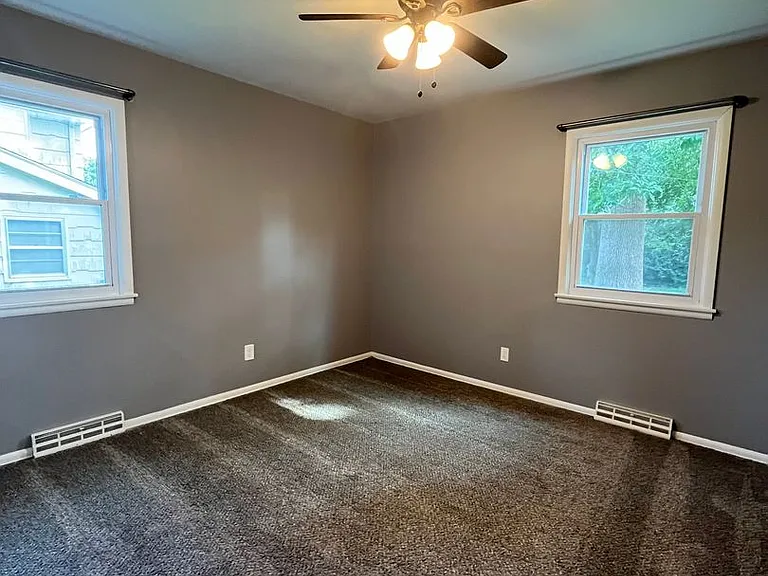 1103 Willow Dr — Photo 8