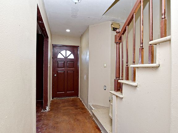 2nd image of 4811 Oldfort Hill Dr