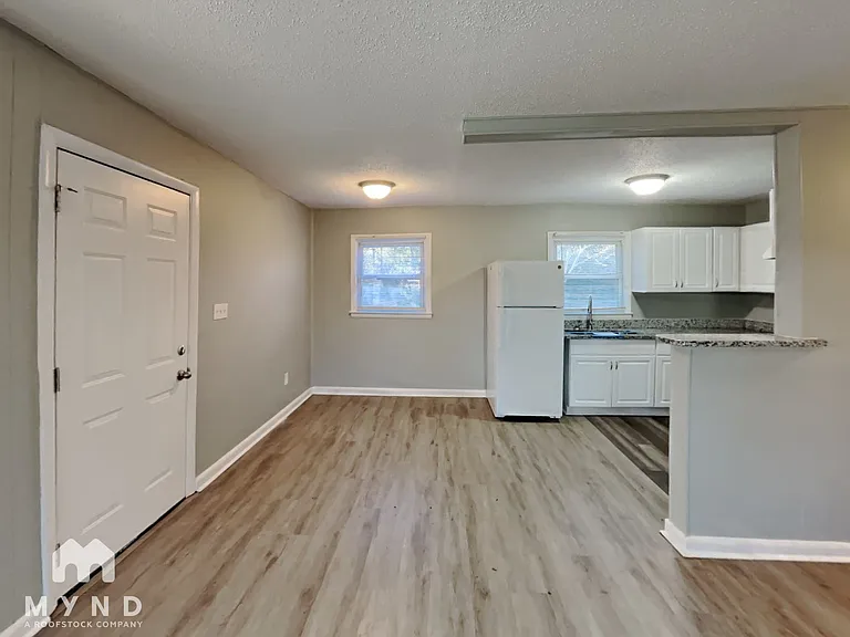 303 Alda Dr — Photo 8