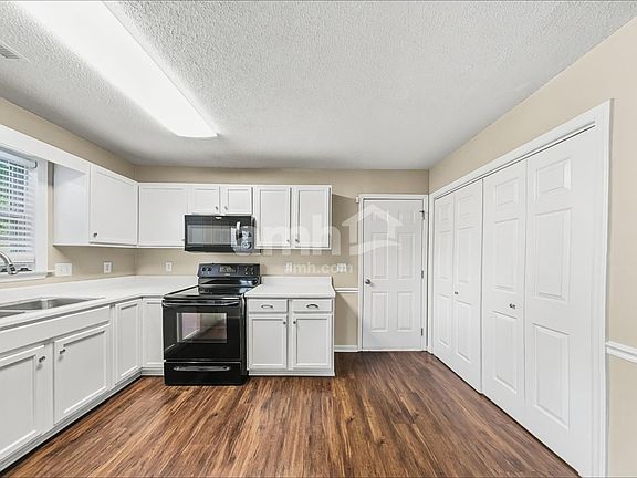 3rd image of 5535 Bridgegate Dr