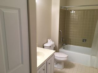 1313 Bristol Ln, Buffalo Grove, IL 60089