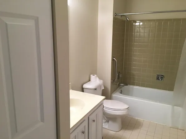 1313 Bristol Ln, Buffalo Grove, IL 60089