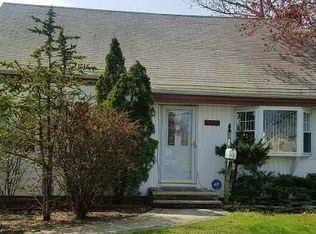 1488 Little Whaleneck Rd, Merrick, NY 11566