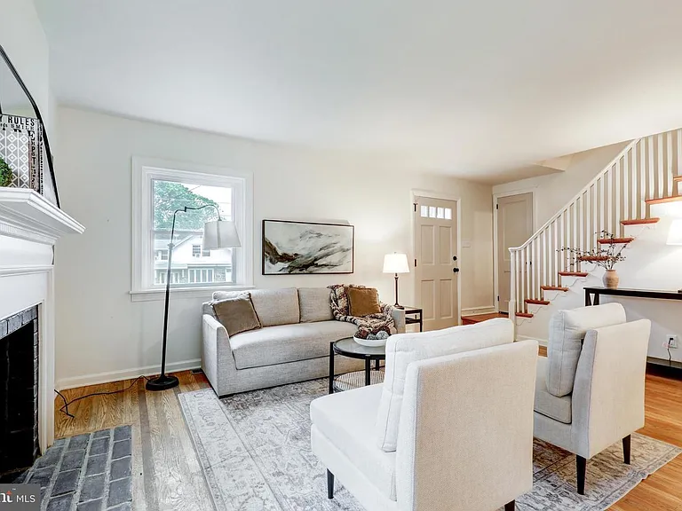 242 Shadeland Ave — Photo 2
