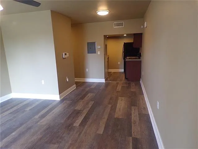 2 bed, 1.0 bath, 700 sqft, $1,100 — Photo 2
