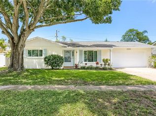 8998 Lakewood Dr, Seminole, FL 33772
