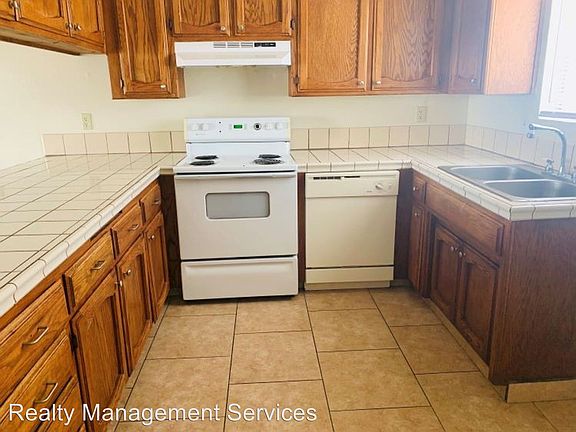 3rd image of 3461 S Chester Ave #26-139