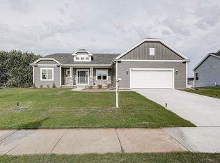 6627 Wolf Holw, Windsor, WI 53598