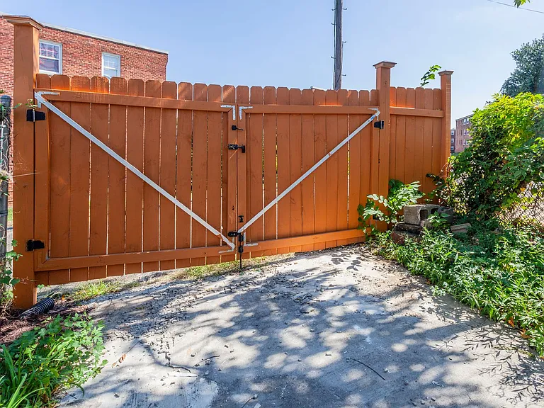 1169 Summit St NE — Photo 55
