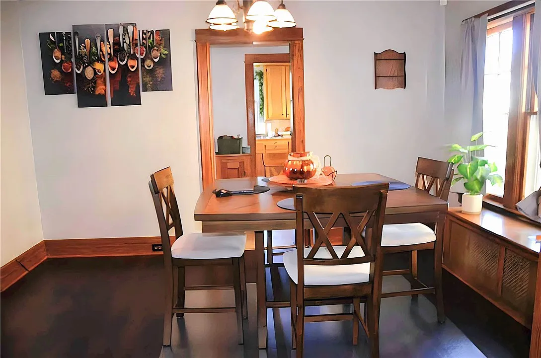 2 bed, 1.0 bath, 2732 sqft, $1,750 — Photo 4