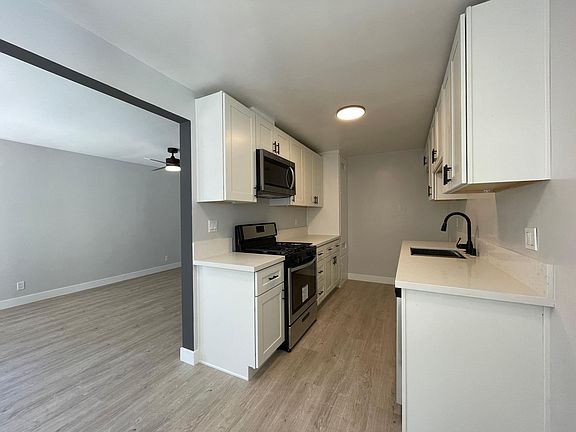 2nd image of 825 Ocean Park Blvd APT A