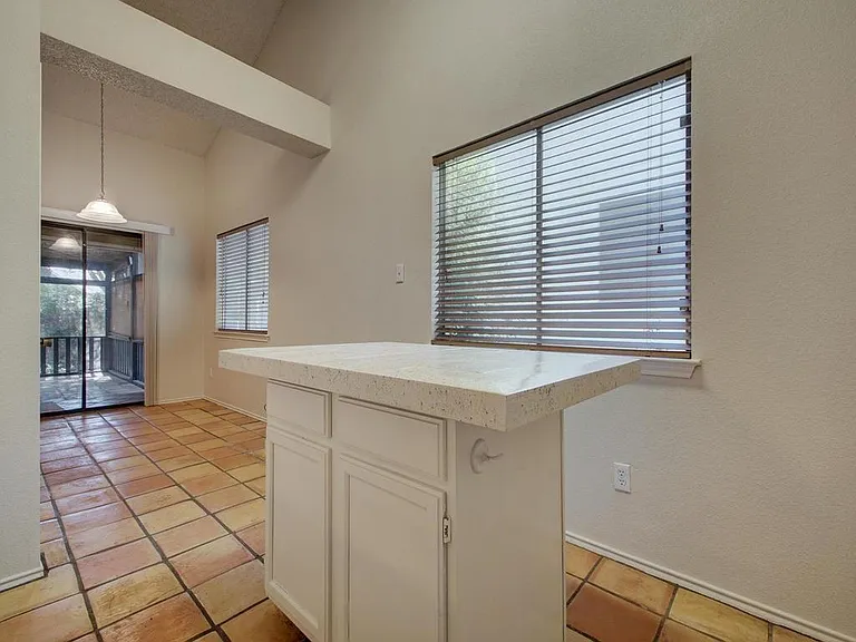 6305 Evangeline Trl — Photo 11