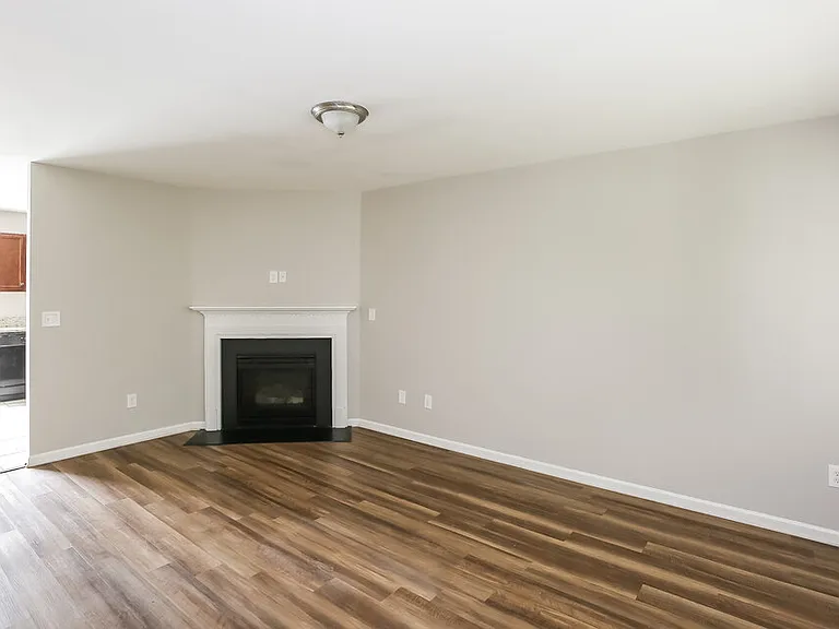 3832 Glory St — Photo 7