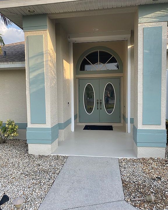 2nd image of 802 SW 51st Ter