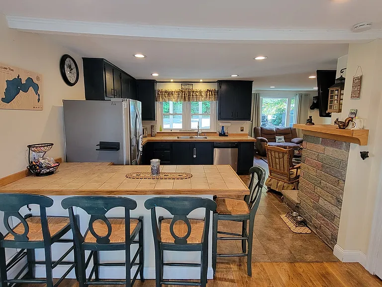 103 Lakeshore Dr — Photo 5
