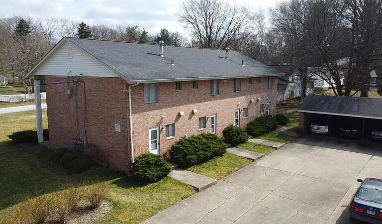 460 Laurel Dr — Photo 2