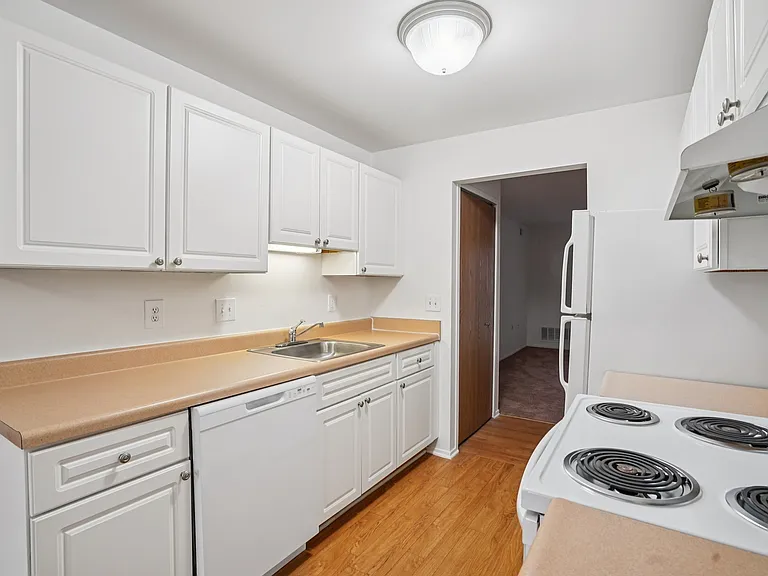 Brookwood Apartments — Photo 7