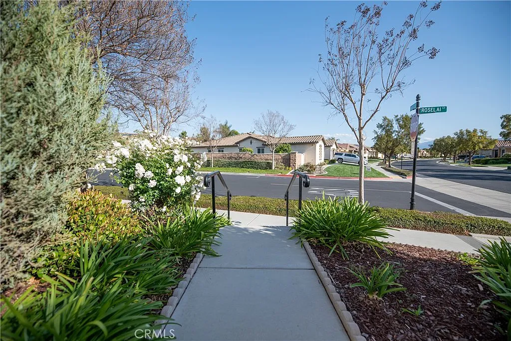 5 bed, 3.5 bath, 2325 sqft, $4,000 — Photo 4