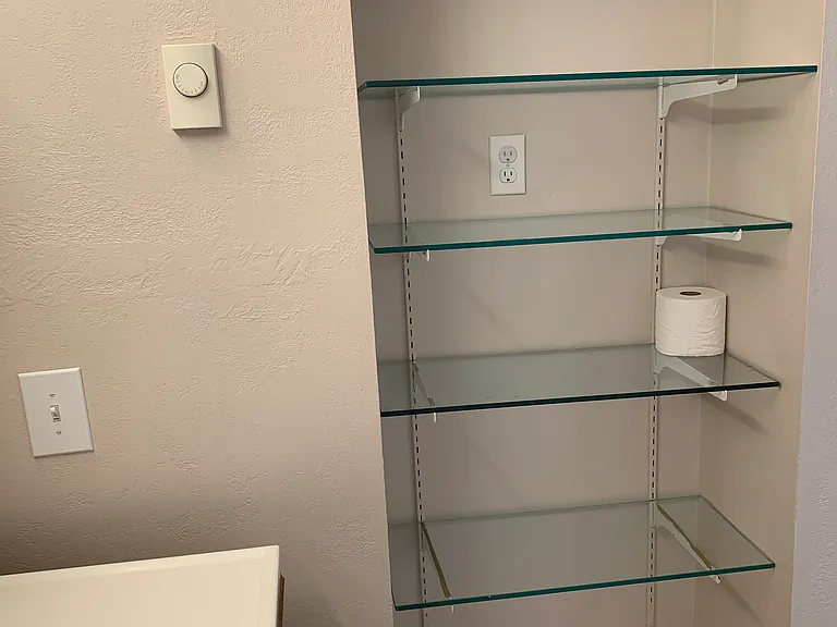 Bathroom shelving
