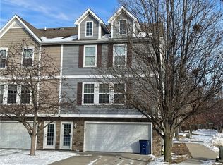 5565 Boston Ct, Johnston, IA 50131