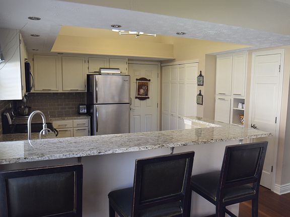 Bar Top Seating in Kitchen