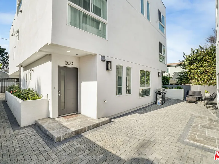 2057 2/4 S Garth Ave — Photo 3