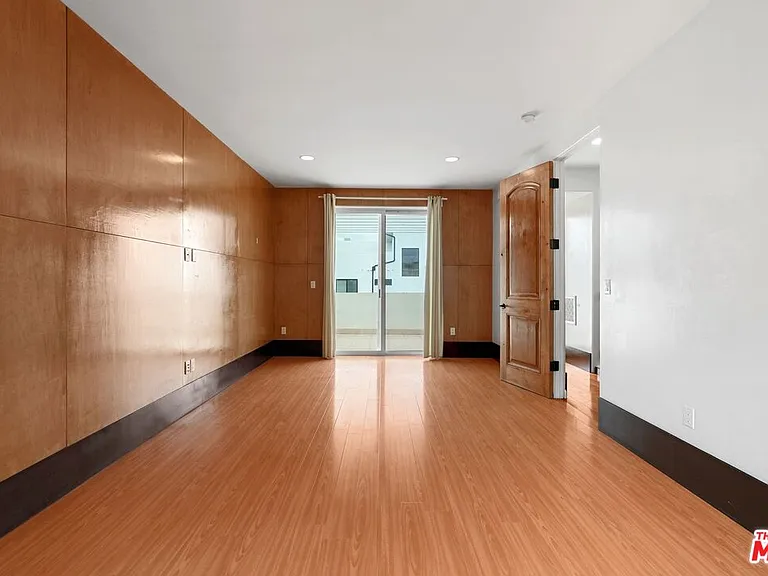 1743 S Barrington Ave — Photo 20