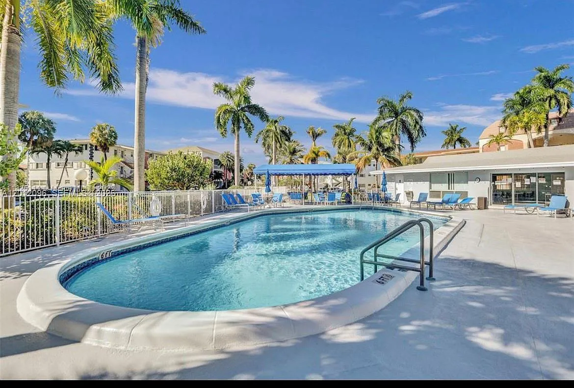 Isle Of Paradise Co-Op — Photo 2