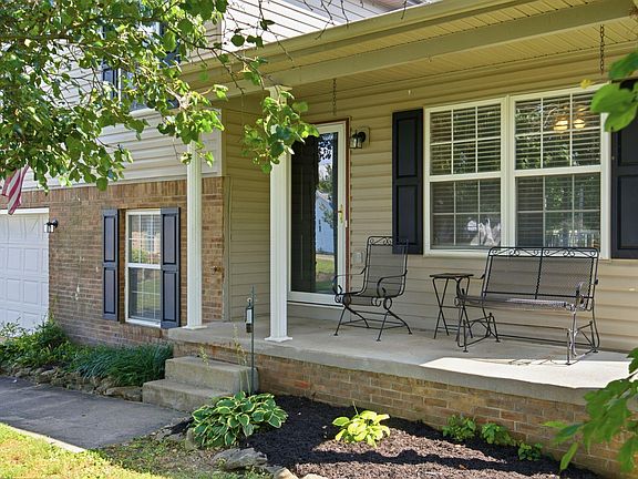 4th image of 303 Cedar Way