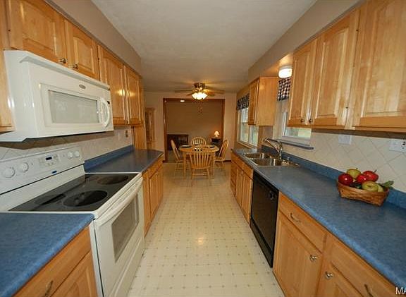 2nd image of 4658 De Chantal Dr
