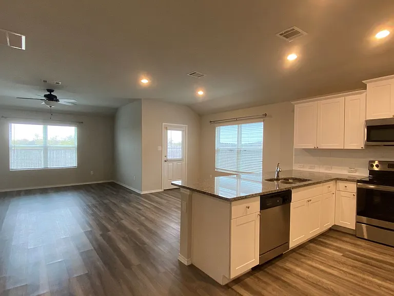 10410 Waverunner — Photo 12