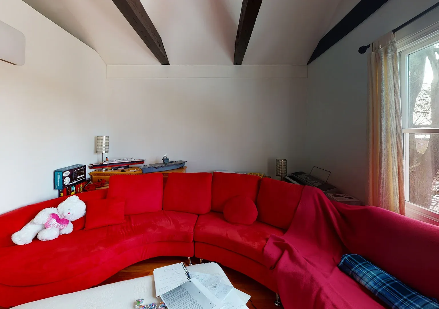 4 bed, 2.5 bath, 2000 sqft, $5,250 — Photo 3