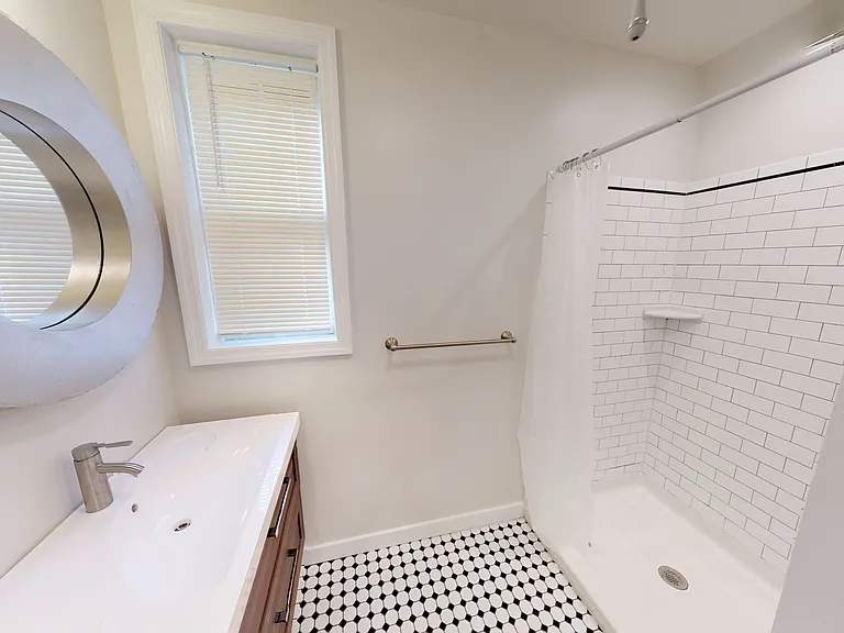 542 Chapel St #5 — Photo 9