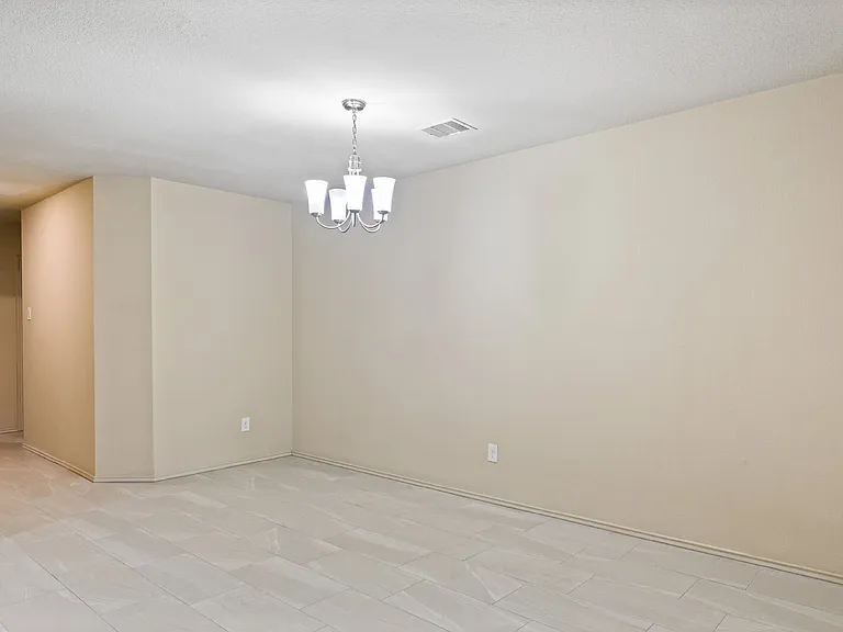 2414 Fall Aster Dr — Photo 6