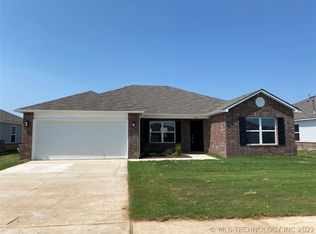 1810 S 14th St, Broken Arrow, OK 74012