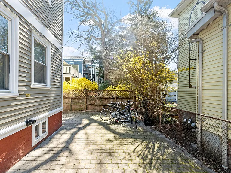 1590 Cambridge St — Photo 27