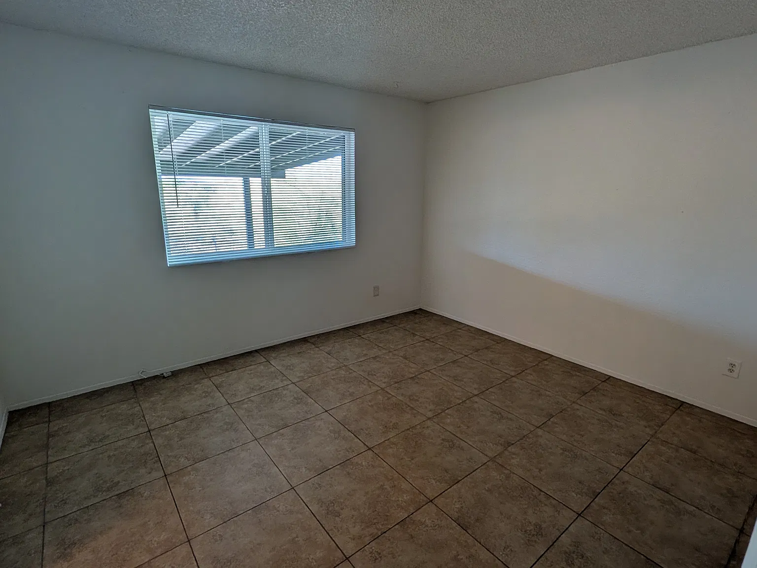 3 bed, 1250 sqft, $1,800 — Photo 1