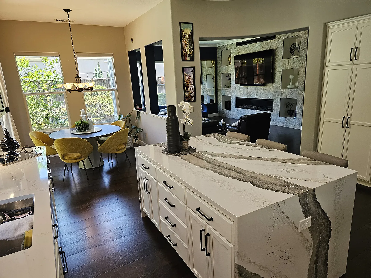 806 Jadecrest Dr — Photo 3