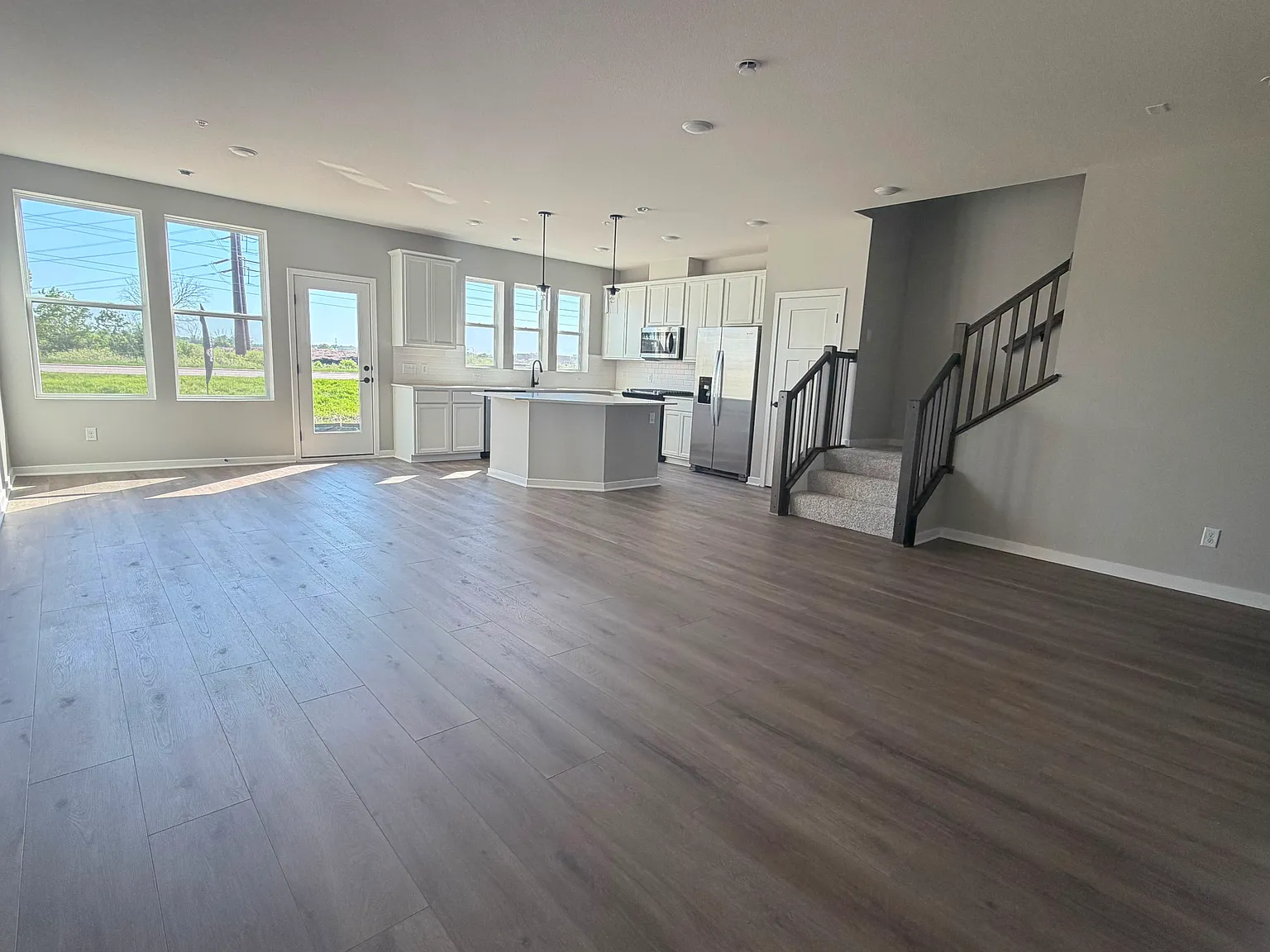 3 bed, 2020 sqft, $2,799 — Photo 2