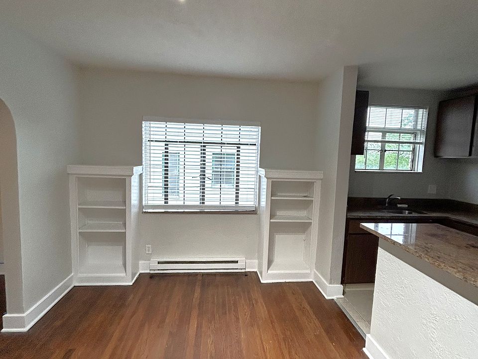 Dining Room - Kitchen bar/island
