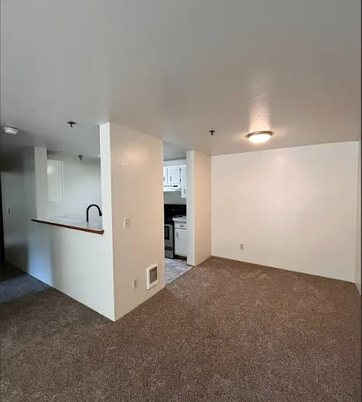 975 Aberdeen Ave NE #F305 — Photo 3