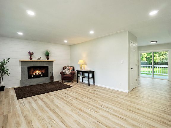 2nd image of 726 Bruce Ave
