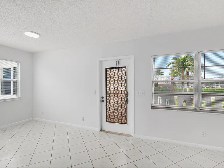 360 Fanshaw — Photo 9